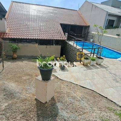 Casa com 295m², 5 quartos (sendo 3 suítes), 4 garagens, no bairro Abraão em Florianópolis