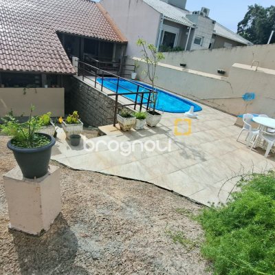 Casa com 295m², 5 quartos (sendo 3 suítes), 4 garagens, no bairro Abraão em Florianópolis