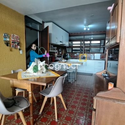 Casa com 295m², 5 quartos (sendo 3 suítes), 4 garagens, no bairro Abraão em Florianópolis