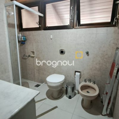 Casa com 295m², 5 quartos (sendo 3 suítes), 4 garagens, no bairro Abraão em Florianópolis