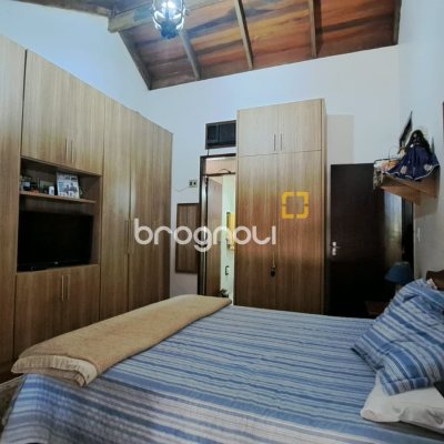 Casa com 295m², 5 quartos (sendo 3 suítes), 4 garagens, no bairro Abraão em Florianópolis