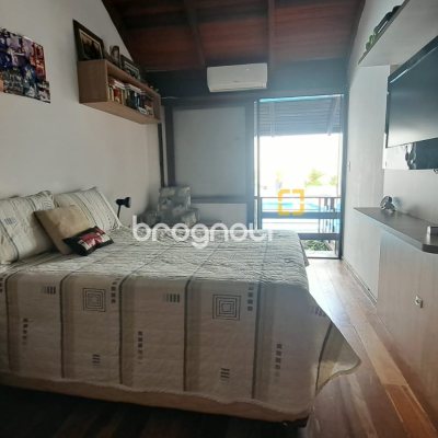 Casa com 295m², 5 quartos (sendo 3 suítes), 4 garagens, no bairro Abraão em Florianópolis