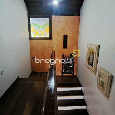 Casa com 295m², 5 quartos (sendo 3 suítes), 4 garagens, no bairro Abraão em Florianópolis