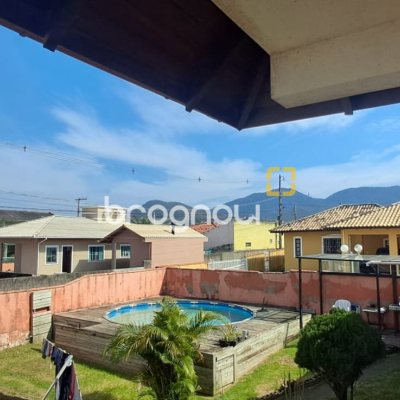Casa com 200m², 4 quartos (sendo 1 suíte), 2 garagens, no bairro Ingleses em Florianópolis