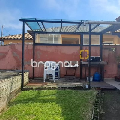 Casa com 200m², 4 quartos (sendo 1 suíte), 2 garagens, no bairro Ingleses em Florianópolis