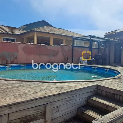 Casa com 200m², 4 quartos (sendo 1 suíte), 2 garagens, no bairro Ingleses em Florianópolis