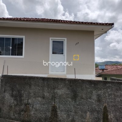 Casa com 140m², 3 quartos, 2 garagens, no bairro Centro em Santo Amaro da Imperatriz