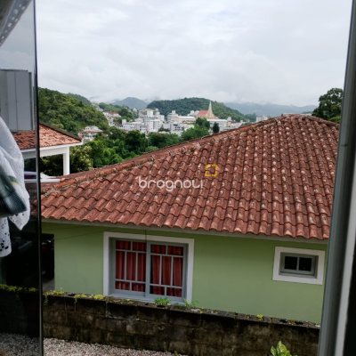 Casa com 140m², 3 quartos, 2 garagens, no bairro Centro em Santo Amaro da Imperatriz