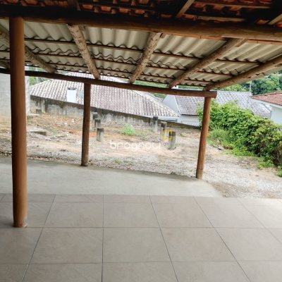 Casa com 140m², 3 quartos, 2 garagens, no bairro Centro em Santo Amaro da Imperatriz