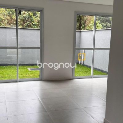 Casa de Condomínio com 86m², 3 quartos (sendo 1 suíte), 2 garagens, no bairro Morro das Pedras em Florianópolis