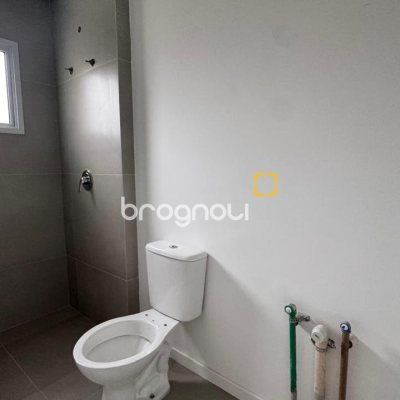 Casa de Condomínio com 86m², 3 quartos (sendo 1 suíte), 2 garagens, no bairro Morro das Pedras em Florianópolis