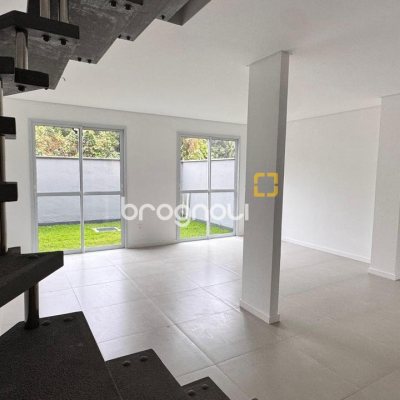 Casa de Condomínio com 86m², 3 quartos (sendo 1 suíte), 2 garagens, no bairro Morro das Pedras em Florianópolis