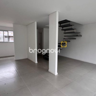 Casa de Condomínio com 86m², 3 quartos (sendo 1 suíte), 2 garagens, no bairro Morro das Pedras em Florianópolis