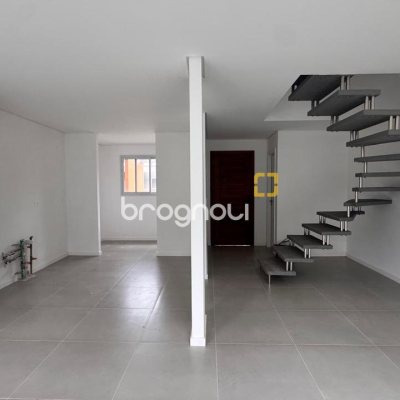 Casa de Condomínio com 86m², 3 quartos (sendo 1 suíte), 2 garagens, no bairro Morro das Pedras em Florianópolis