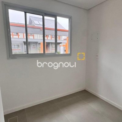 Casa de Condomínio com 86m², 3 quartos (sendo 1 suíte), 2 garagens, no bairro Morro das Pedras em Florianópolis