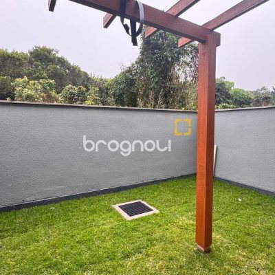 Casa de Condomínio com 86m², 3 quartos (sendo 1 suíte), 2 garagens, no bairro Morro das Pedras em Florianópolis