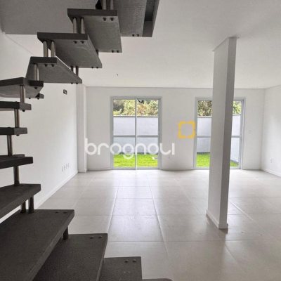 Casa de Condomínio com 86m², 3 quartos (sendo 1 suíte), 2 garagens, no bairro Morro das Pedras em Florianópolis