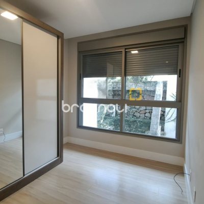 Apartamento com 97m², 2 quartos (sendo 2 suítes), 2 garagens, no bairro João Paulo em Florianópolis