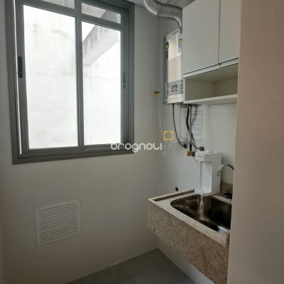 Apartamento com 97m², 2 quartos (sendo 2 suítes), 2 garagens, no bairro João Paulo em Florianópolis