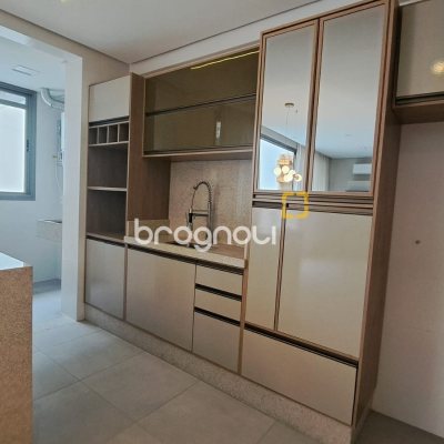 Apartamento com 97m², 2 quartos (sendo 2 suítes), 2 garagens, no bairro João Paulo em Florianópolis