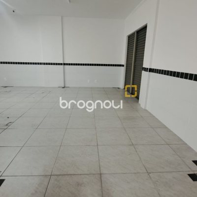Apartamento com 97m², 2 quartos (sendo 2 suítes), 2 garagens, no bairro João Paulo em Florianópolis