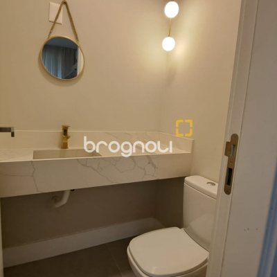 Apartamento com 97m², 2 quartos (sendo 2 suítes), 2 garagens, no bairro João Paulo em Florianópolis