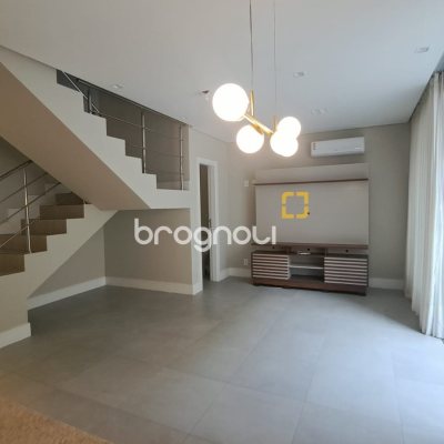 Apartamento com 97m², 2 quartos (sendo 2 suítes), 2 garagens, no bairro João Paulo em Florianópolis