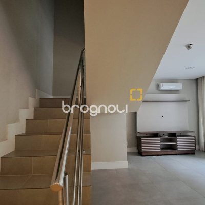 Apartamento com 97m², 2 quartos (sendo 2 suítes), 2 garagens, no bairro João Paulo em Florianópolis
