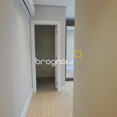 Apartamento com 97m², 2 quartos (sendo 2 suítes), 2 garagens, no bairro João Paulo em Florianópolis