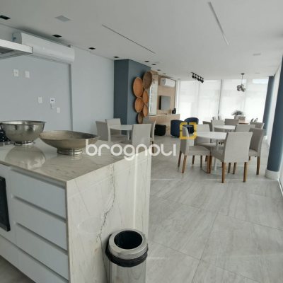 Apartamento com 97m², 2 quartos (sendo 2 suítes), 2 garagens, no bairro João Paulo em Florianópolis
