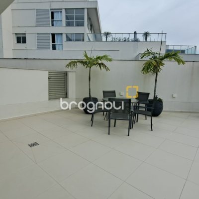 Apartamento com 97m², 2 quartos (sendo 2 suítes), 2 garagens, no bairro João Paulo em Florianópolis