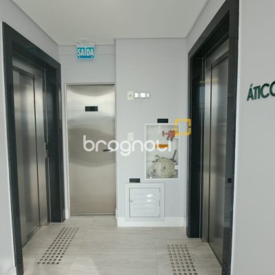 Apartamento com 97m², 2 quartos (sendo 2 suítes), 2 garagens, no bairro João Paulo em Florianópolis