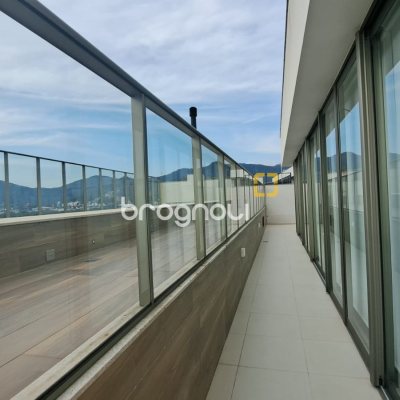 Apartamento com 97m², 2 quartos (sendo 2 suítes), 2 garagens, no bairro João Paulo em Florianópolis