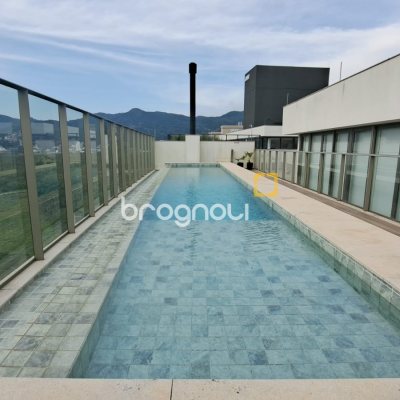 Apartamento com 97m², 2 quartos (sendo 2 suítes), 2 garagens, no bairro João Paulo em Florianópolis