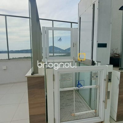 Apartamento com 97m², 2 quartos (sendo 2 suítes), 2 garagens, no bairro João Paulo em Florianópolis
