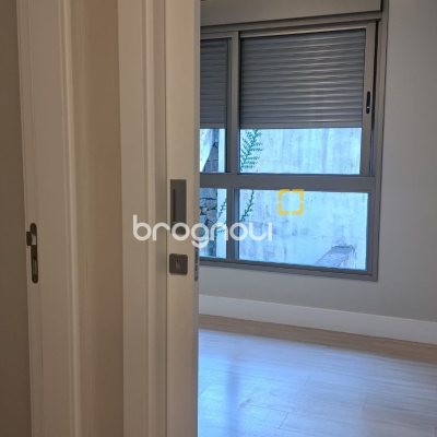 Apartamento com 97m², 2 quartos (sendo 2 suítes), 2 garagens, no bairro João Paulo em Florianópolis