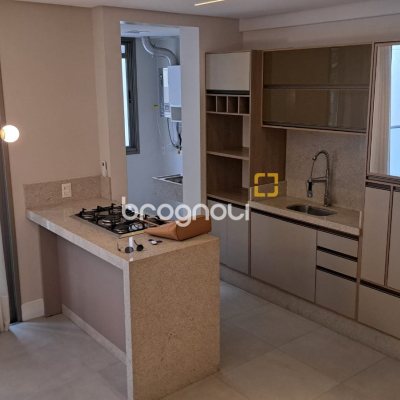 Apartamento com 97m², 2 quartos (sendo 2 suítes), 2 garagens, no bairro João Paulo em Florianópolis