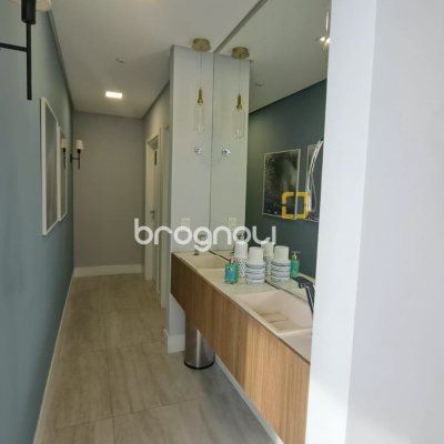 Apartamento com 97m², 2 quartos (sendo 2 suítes), 2 garagens, no bairro João Paulo em Florianópolis