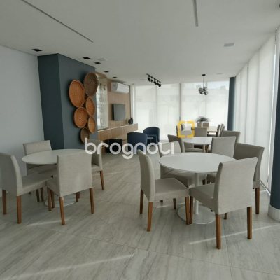 Apartamento com 97m², 2 quartos (sendo 2 suítes), 2 garagens, no bairro João Paulo em Florianópolis