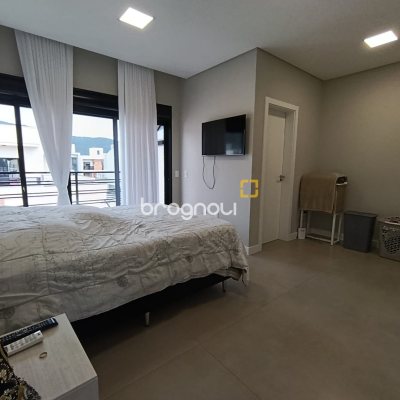 Casa de Condomínio com 163m², 3 quartos (sendo 1 suíte), 2 garagens, no bairro Deltaville em Biguaçu