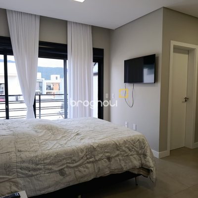Casa de Condomínio com 163m², 3 quartos (sendo 1 suíte), 2 garagens, no bairro Deltaville em Biguaçu