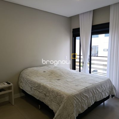 Casa de Condomínio com 163m², 3 quartos (sendo 1 suíte), 2 garagens, no bairro Deltaville em Biguaçu