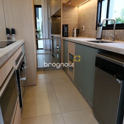 Casa de Condomínio com 163m², 3 quartos (sendo 1 suíte), 2 garagens, no bairro Deltaville em Biguaçu
