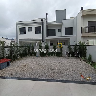 Casa de Condomínio com 163m², 3 quartos (sendo 1 suíte), 2 garagens, no bairro Deltaville em Biguaçu