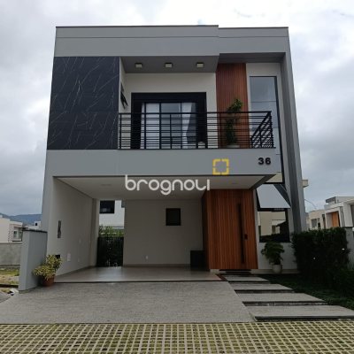 Casa de Condomínio com 163m², 3 quartos (sendo 1 suíte), 2 garagens, no bairro Deltaville em Biguaçu