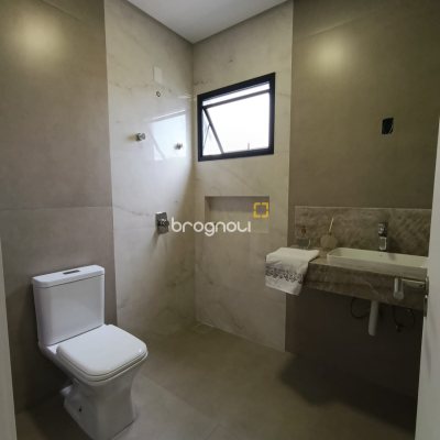 Casa de Condomínio com 163m², 3 quartos (sendo 1 suíte), 2 garagens, no bairro Deltaville em Biguaçu