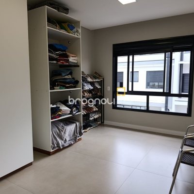 Casa de Condomínio com 163m², 3 quartos (sendo 1 suíte), 2 garagens, no bairro Deltaville em Biguaçu
