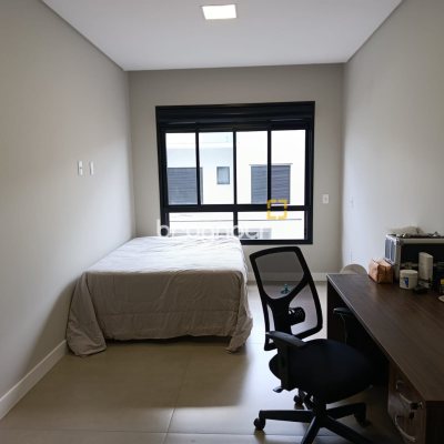 Casa de Condomínio com 163m², 3 quartos (sendo 1 suíte), 2 garagens, no bairro Deltaville em Biguaçu