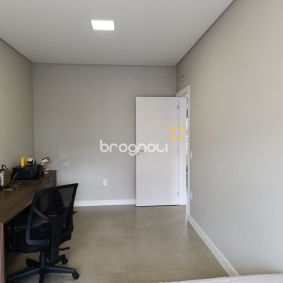 Casa de Condomínio com 163m², 3 quartos (sendo 1 suíte), 2 garagens, no bairro Deltaville em Biguaçu
