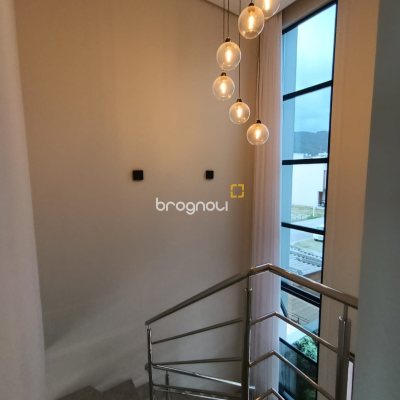 Casa de Condomínio com 163m², 3 quartos (sendo 1 suíte), 2 garagens, no bairro Deltaville em Biguaçu